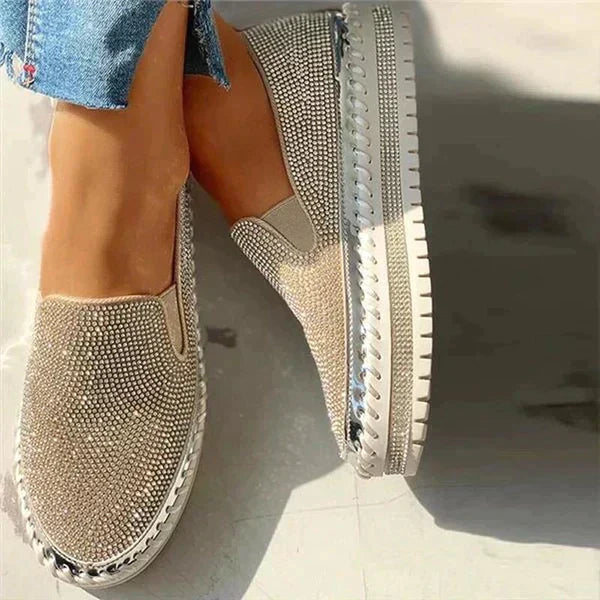 Trendy slip-on sko for kvinner med funklende glitter, ideelle som casual fottøy eller festsko.