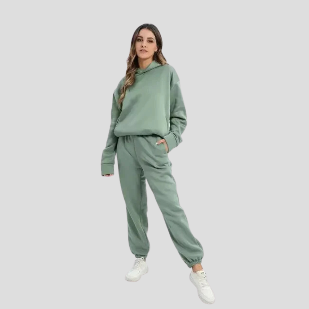 Kvinners hettegenser og joggebuksesett i myk fleece, perfekt for vinterloungewear.