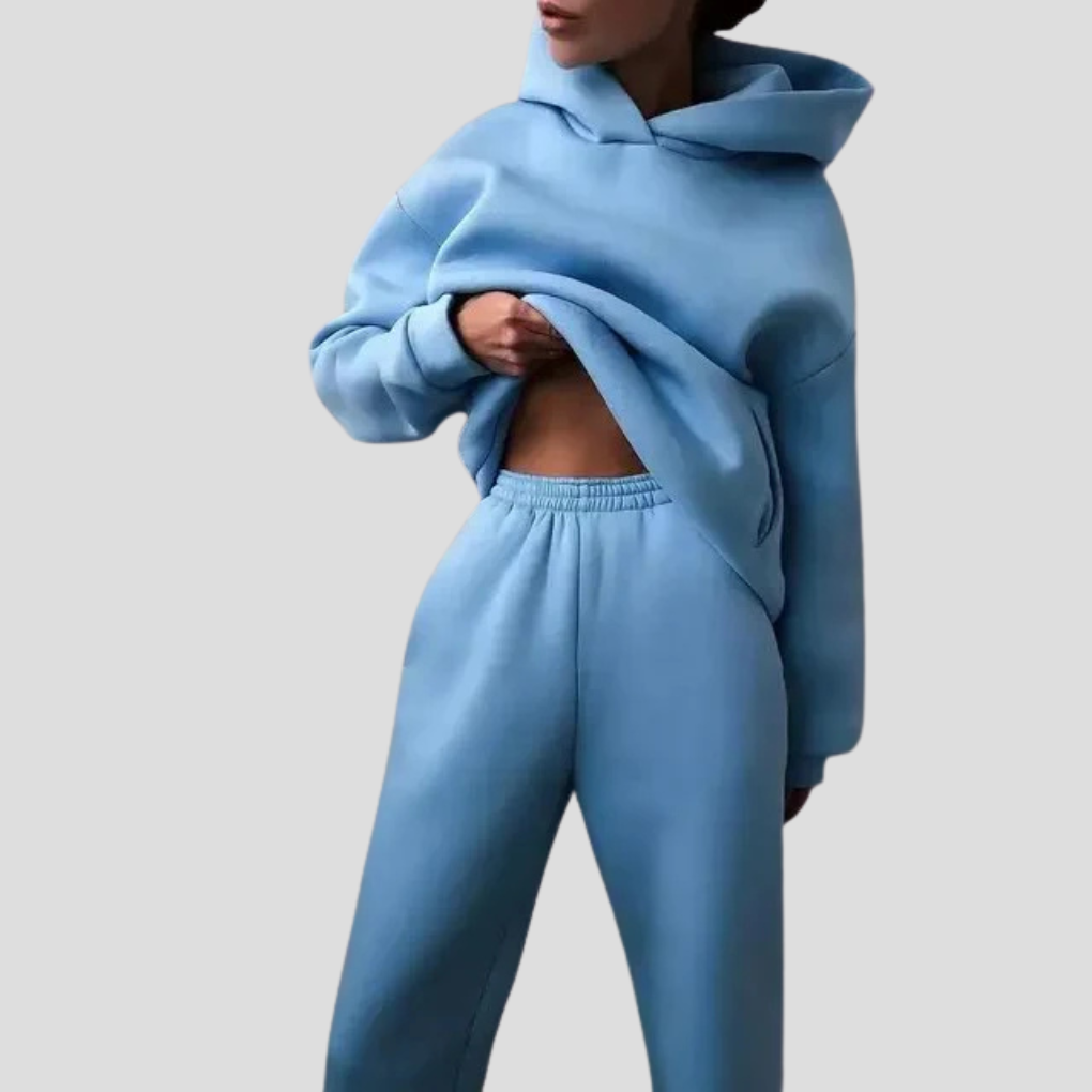 Trendy og sporty joggedress for kvinner, komplett sett med hettegenser og joggebukse i fleece.