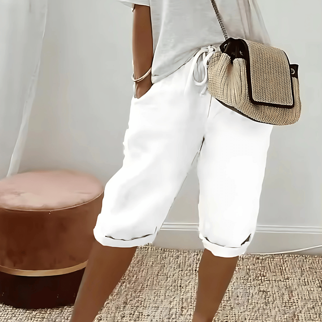Perfekt sommershorts for kvinner. Luftige, løse haremshorts i kneelengde for varme dager.