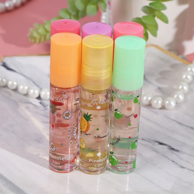 Gi leppene dine glans med dette fruktige lipgloss settet for kvinner. 6 fuktighetsgivende farger.