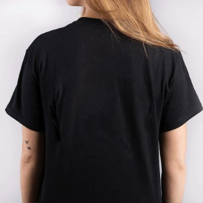 Trendy kvinners t-skjorte med ølmotiv, en komfortabel grafisk t-skjorte for avslappede stunder.