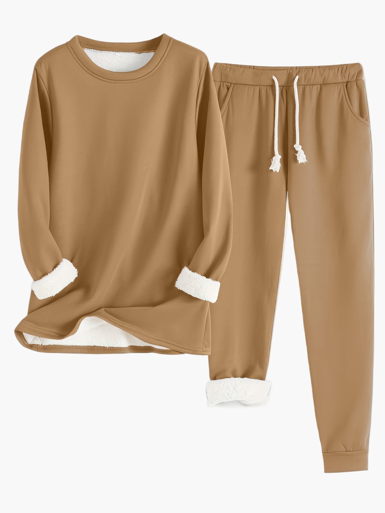 Visning av kvinners todelte loungewear sett fra siden. Avslappet passform, myk tekstur.
