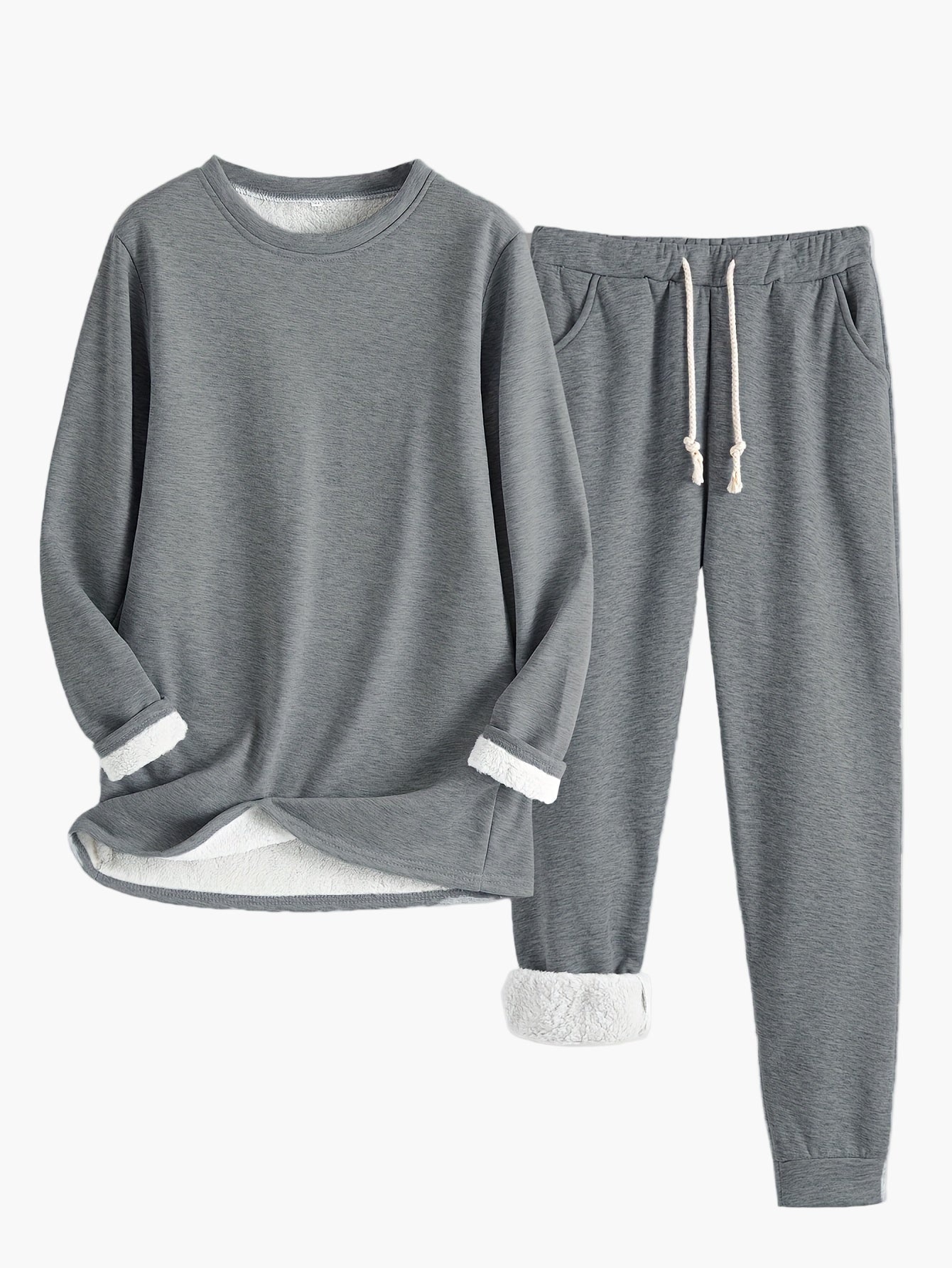 Mykt loungewear sett for kvinner, bestående av genser og bukse. Optimal hjemmekomfort.