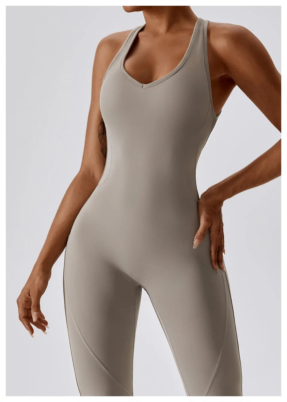 Elegant treningsdress for kvinner, hel yogadrakt med stilrent design og optimal komfort.