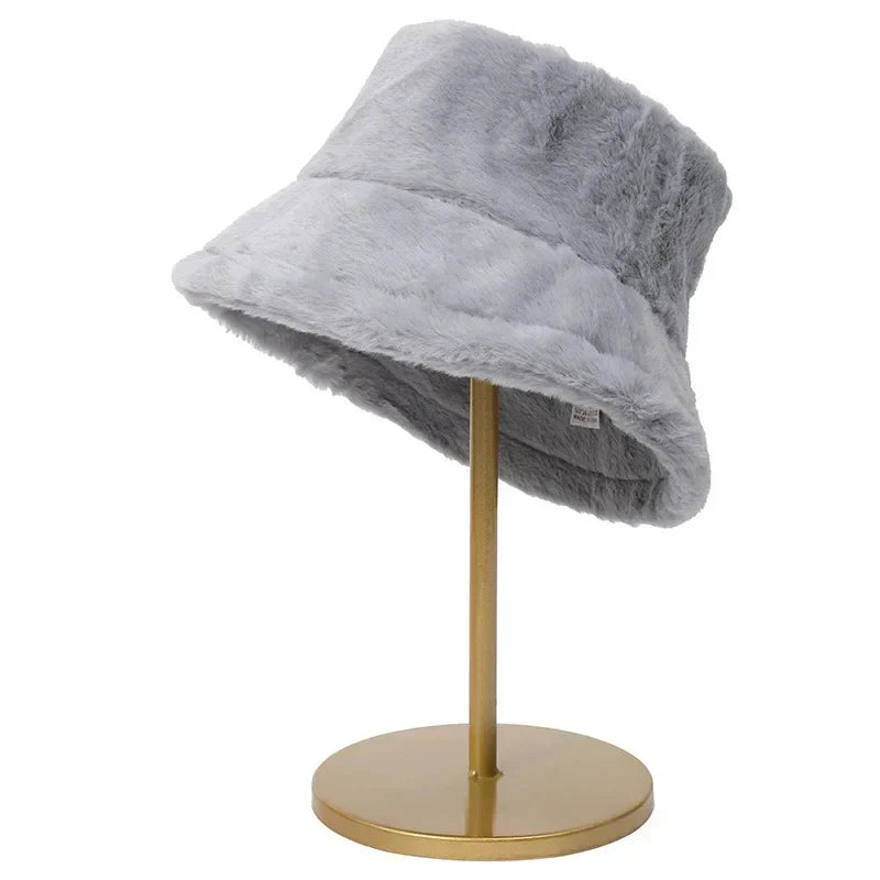 Kvinnes stilfull bøttehatt for vinter og høst. Varm og moteriktig damehatt.