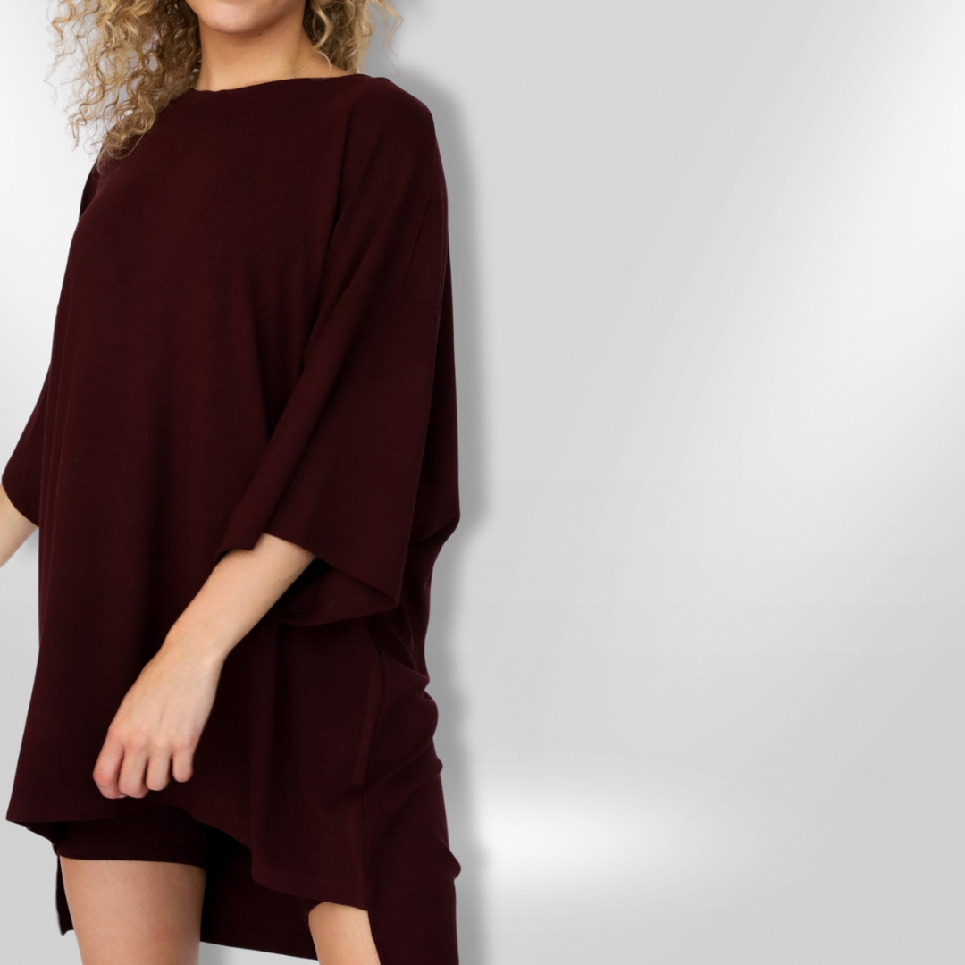 Trendy oversized kvinnesett med shorts og løs topp. Ideelt for fritid og reise.