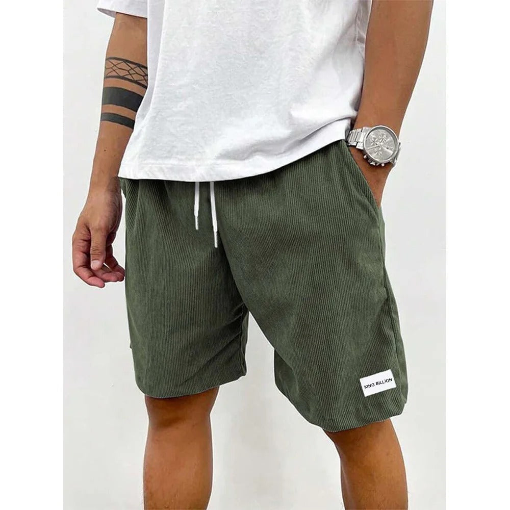 Detailansicht der Taschen und Nähte einer Herren Cord-Shorts in Braun, hochwertige Verarbeitung