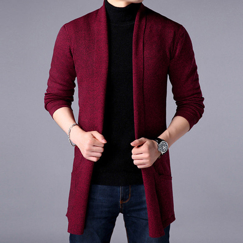 Ribbestrikket herrecardigan, lang modell. Komfortabelt og elegant for moderne herremote.