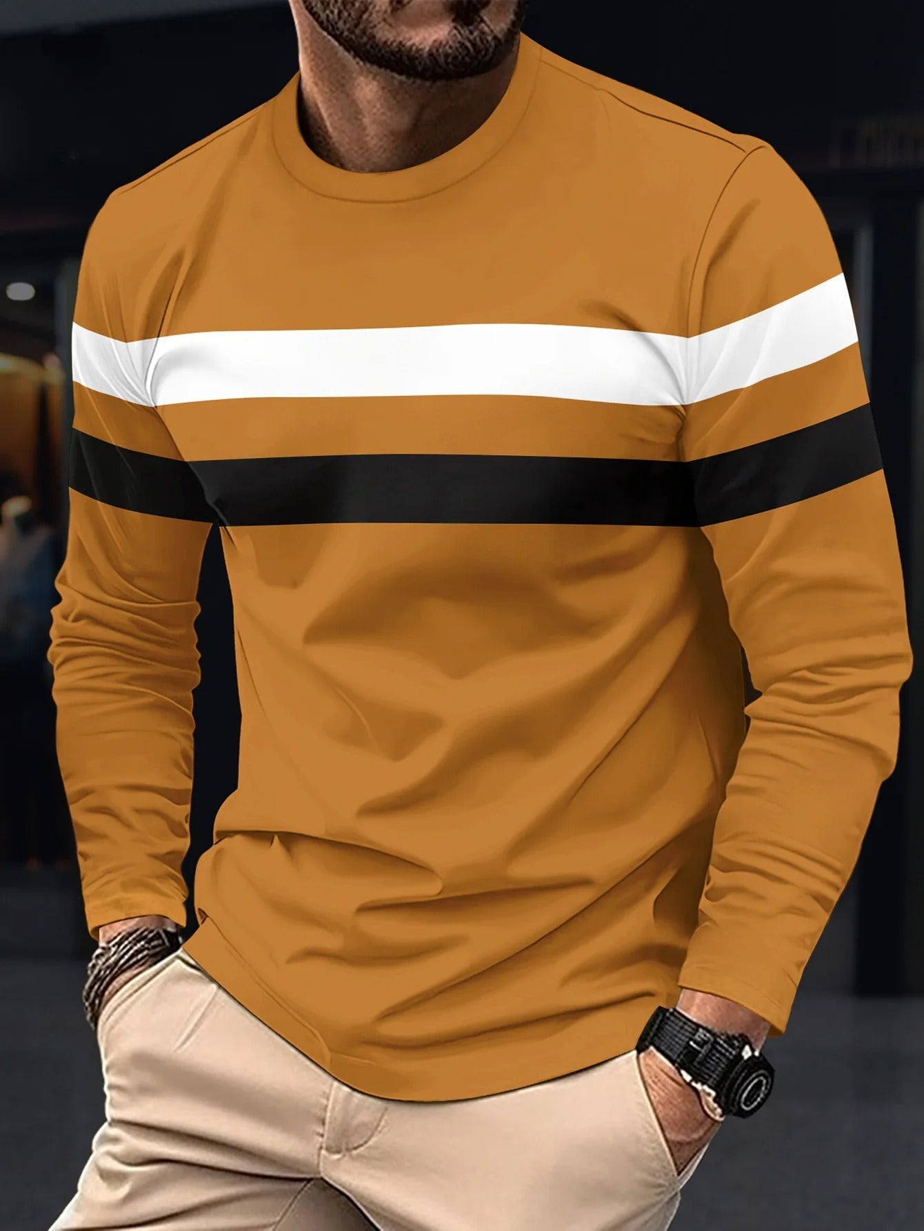 Moderne langermet t-skjorte for menn med elegant splittdesign. Perfekt for casual og hverdagsbruk.