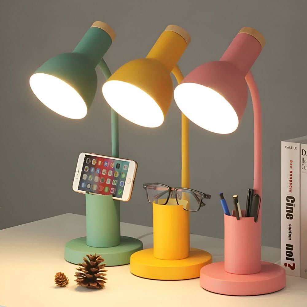 Moderne justerbar LED-leselampe med integrert penneholder, ideell for skrivebord og innredning.