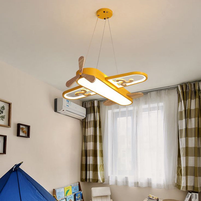 "LED Kinderzimmerlampe Flugzeugdesign, bunte Farben, Deckenmontage, inspiriert die Fantasie, dimmbare Lichtoptionen."