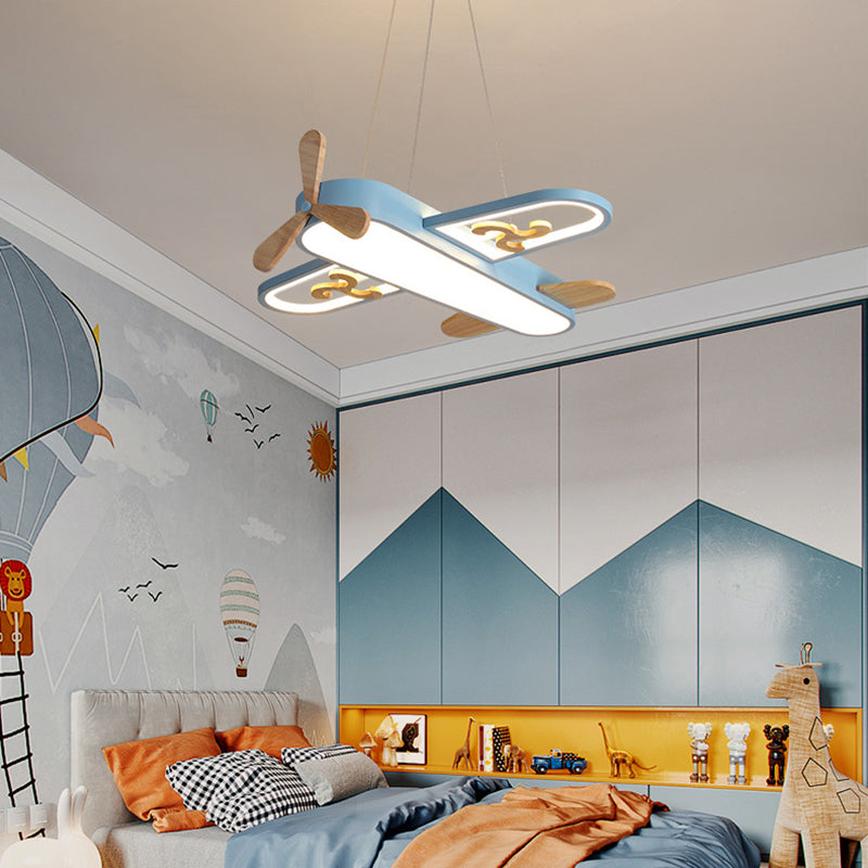 "LED Kinderzimmerlampe Flugzeugdesign, bunte Farben, Deckenmontage, inspiriert die Fantasie, dimmbare Lichtoptionen."