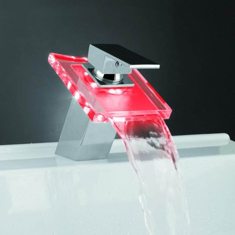 Designkran til bad: LED fossefallkran med temperaturindikator og elegant utforming, benkmontert.