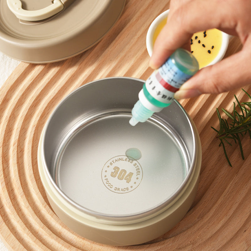 Elegant rustfritt stål matboks for varm mat, holder måltidet ferskt og isolert.
