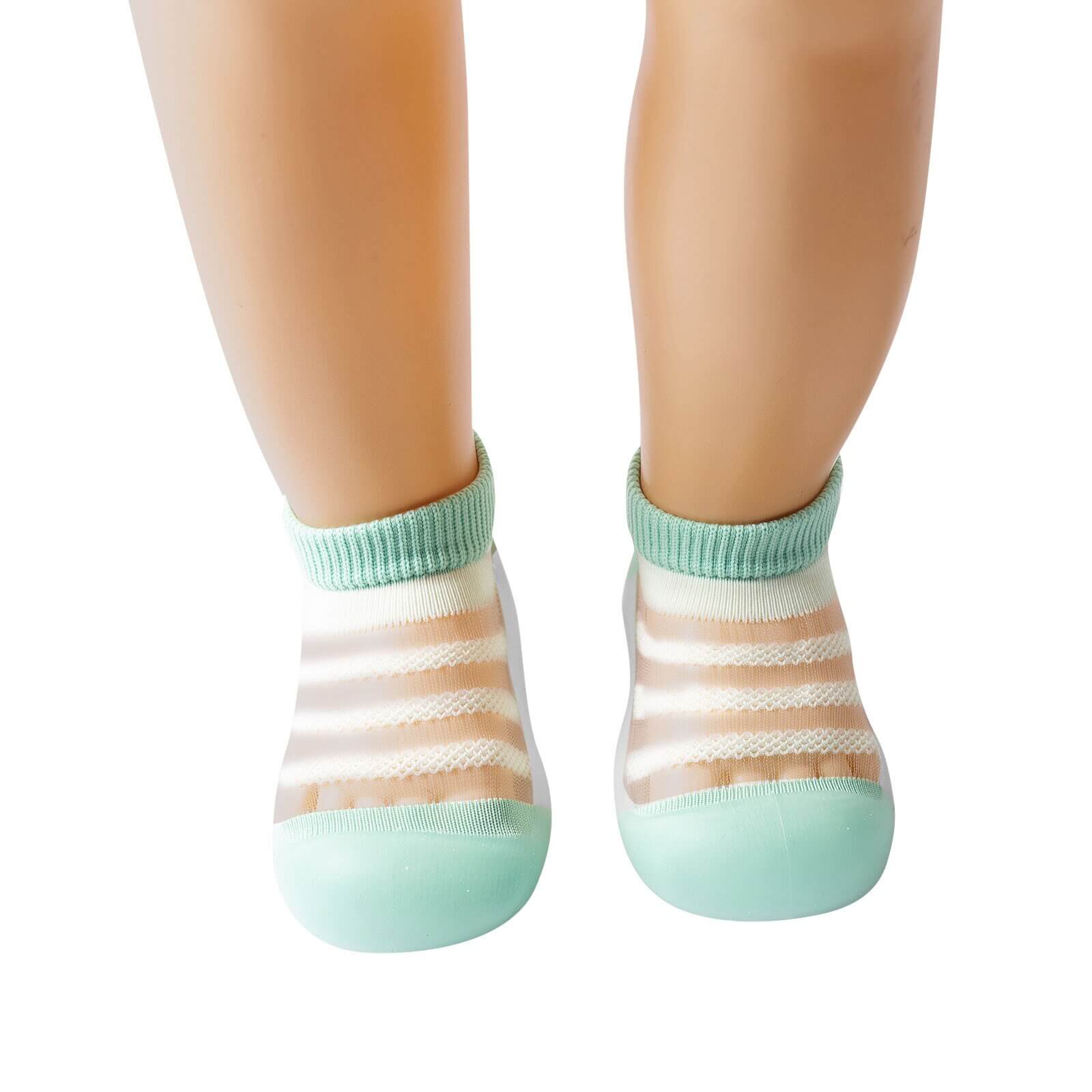 Første skritt er enklere med disse lette, sklisikre babyskoene i netting.