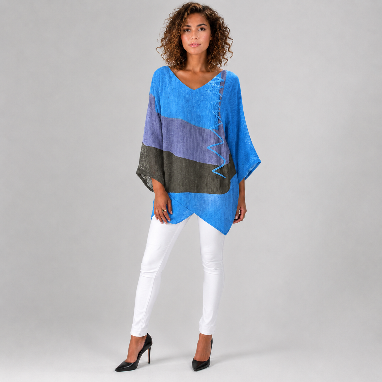 Elegant damebluse. Moderne, lett og flytende bluse. Komfortabel til hverdag og stilfull som festtopp.