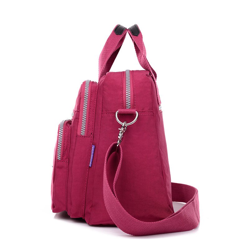 Slank nylon crossbody-veske for kvinner, lett og komfortabel for langvarig bruk.