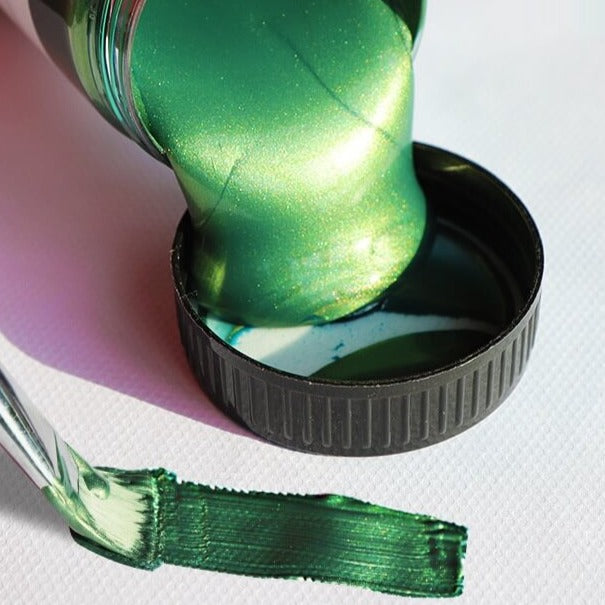 Utvalg av glansfulle metalliske akrylmalinger: Fargerike kunstfarger for kreative DIY-prosjekter.