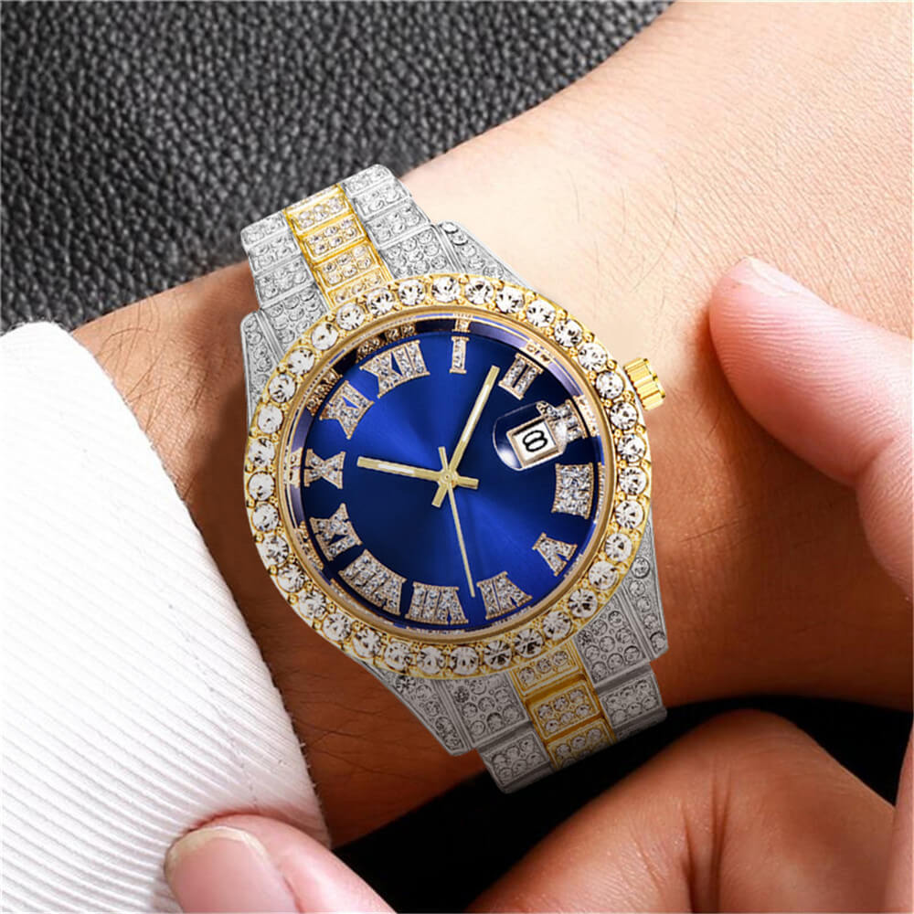 Luksus iset herreklokke med romertall. Et bling armbåndsur som oser av mote og eleganse.