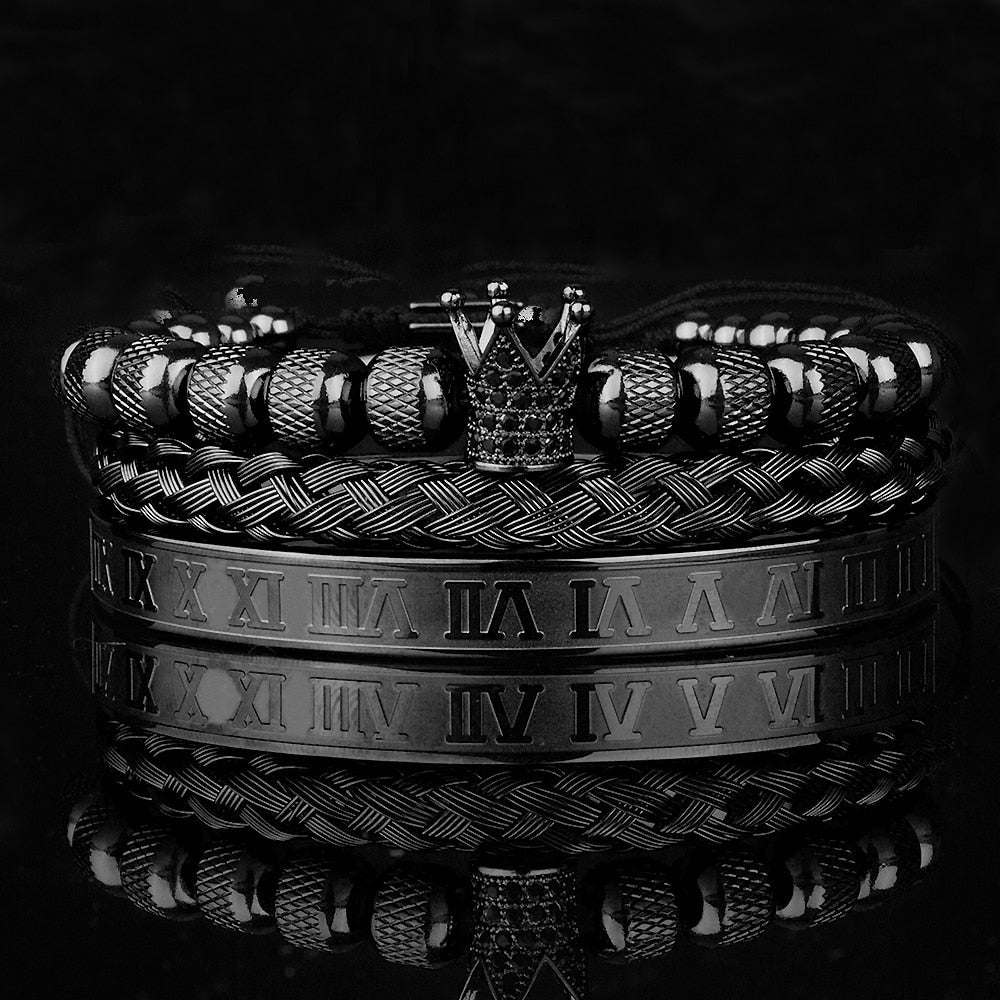 Luksus armbåndsett for kvinner med kronedetaljer og skinnende bling. En perfekt gave.