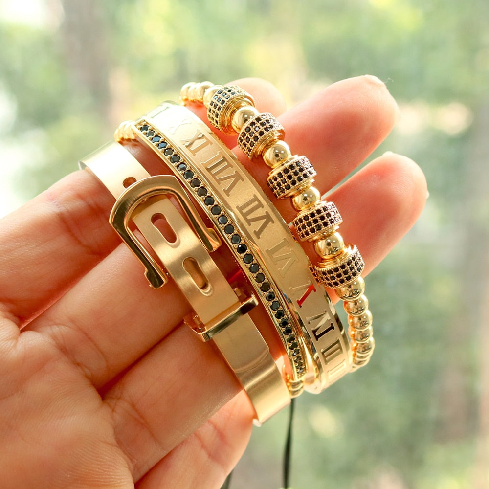 Sett med menns armbånd i sølv og svart rustfritt stål, for en sofistikert og moderne look.