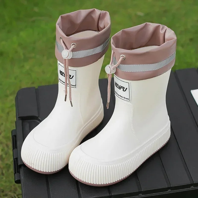 Komfortable slip-on regnstøvler for kvinner, vanntette og sklisikre, perfekte for fritidsbruk og daglige turer.