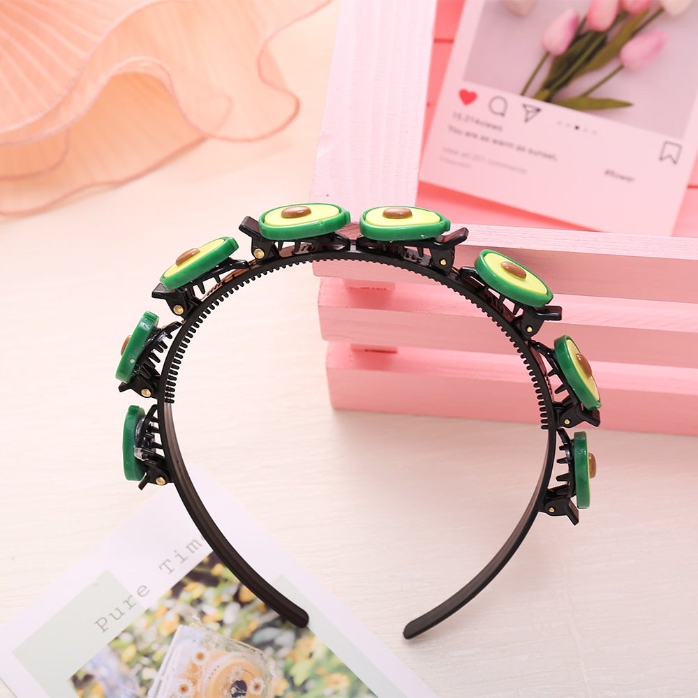 Nahaufnahme einer Prinzessin-Haarspange mit Krone, eleganter Mädchen-Haarschmuck