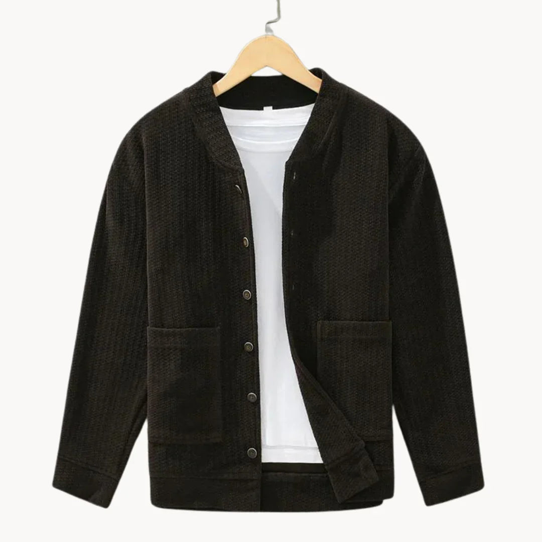 Mørkegrå herre teksturert cardigan, perfekt for komfortabel hverdagsbruk. Ideell for høst og vinter.