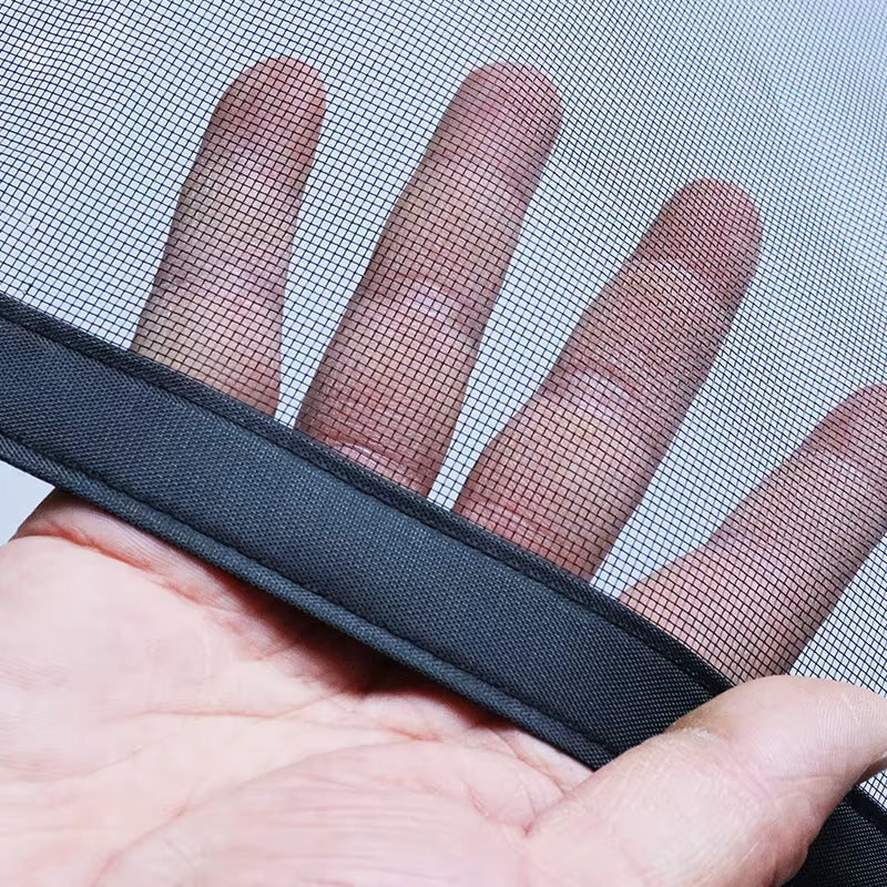 Magnetisk myggnetting for sommerhus. Robust dørgardin som holder insekter ute og slipper inn sval luft.