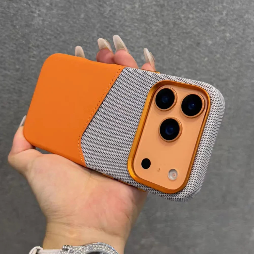 Baksiden av robust iPhone deksel med integrert kortlomme. Magnetisk feste for optimal mobilbeskyttelse.