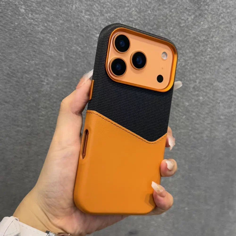 Fra siden: Slankt magnetisk iPhone deksel med kortlomme, designet for komfortabel hverdagsbruk.
