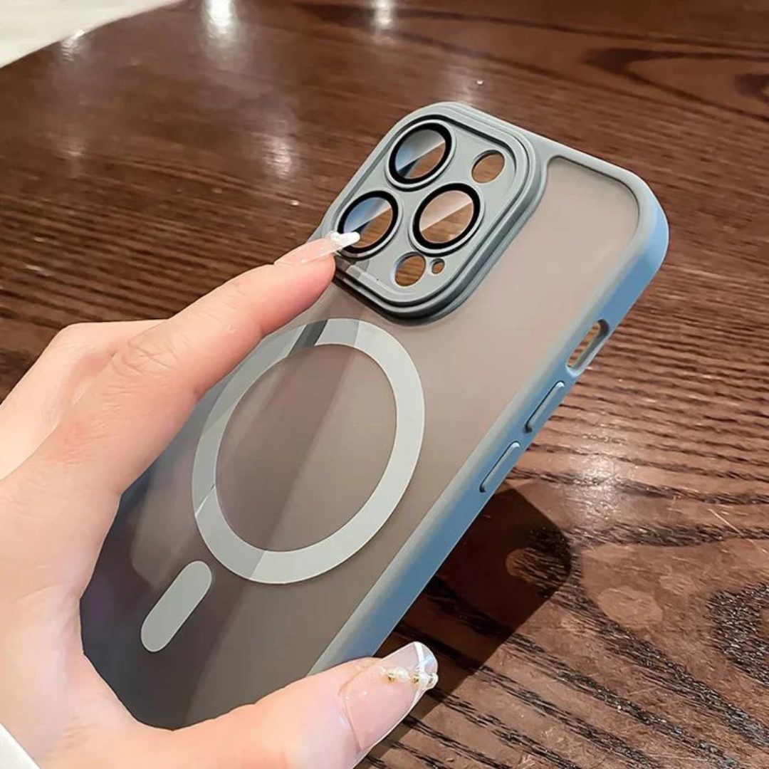 Optimal beskyttelse med magnetisk støtsikkert iPhone-deksel; matt finish.