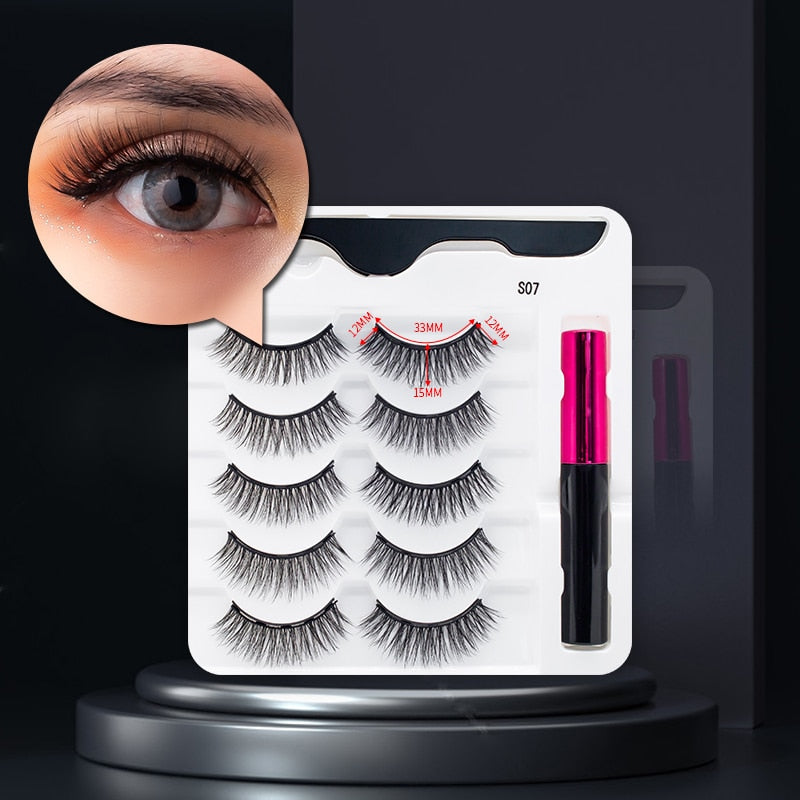 Bilde av magnetisk vippesett i eske: vipper, eyeliner og applikator for kvinner.