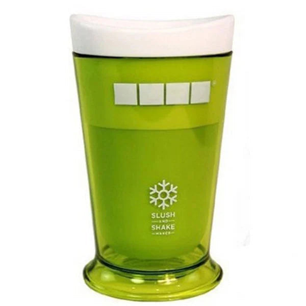 Flere glass med fargerik slush og kremet milkshake. Raskt og enkelt laget med allsidig DIY-drikkemaskin.
