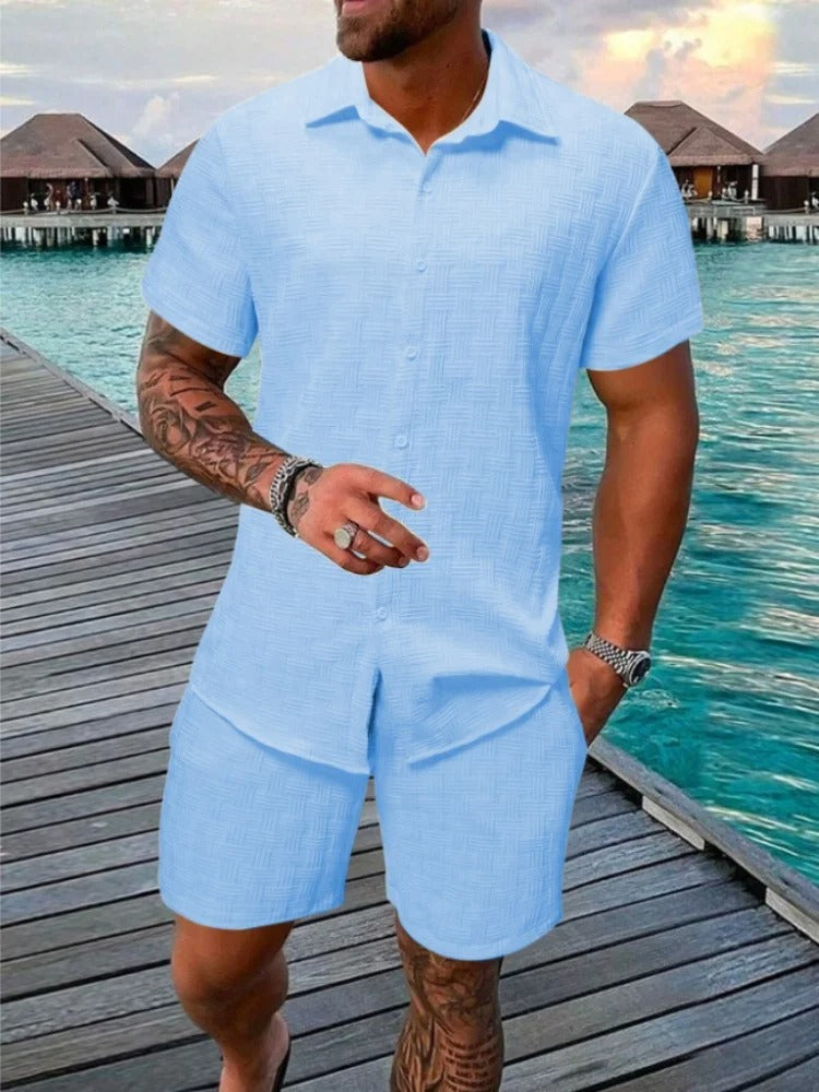 Avslappet og komfortabelt menns jacquard shortssett, perfekt fritidsantrekk for sommerbruk.