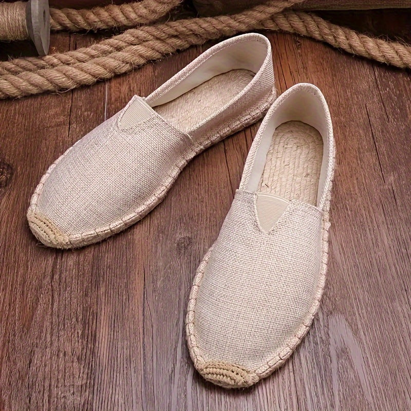 Moderne herre espadriller, lette og pustende slip-on fritidssko, perfekte for stranden.