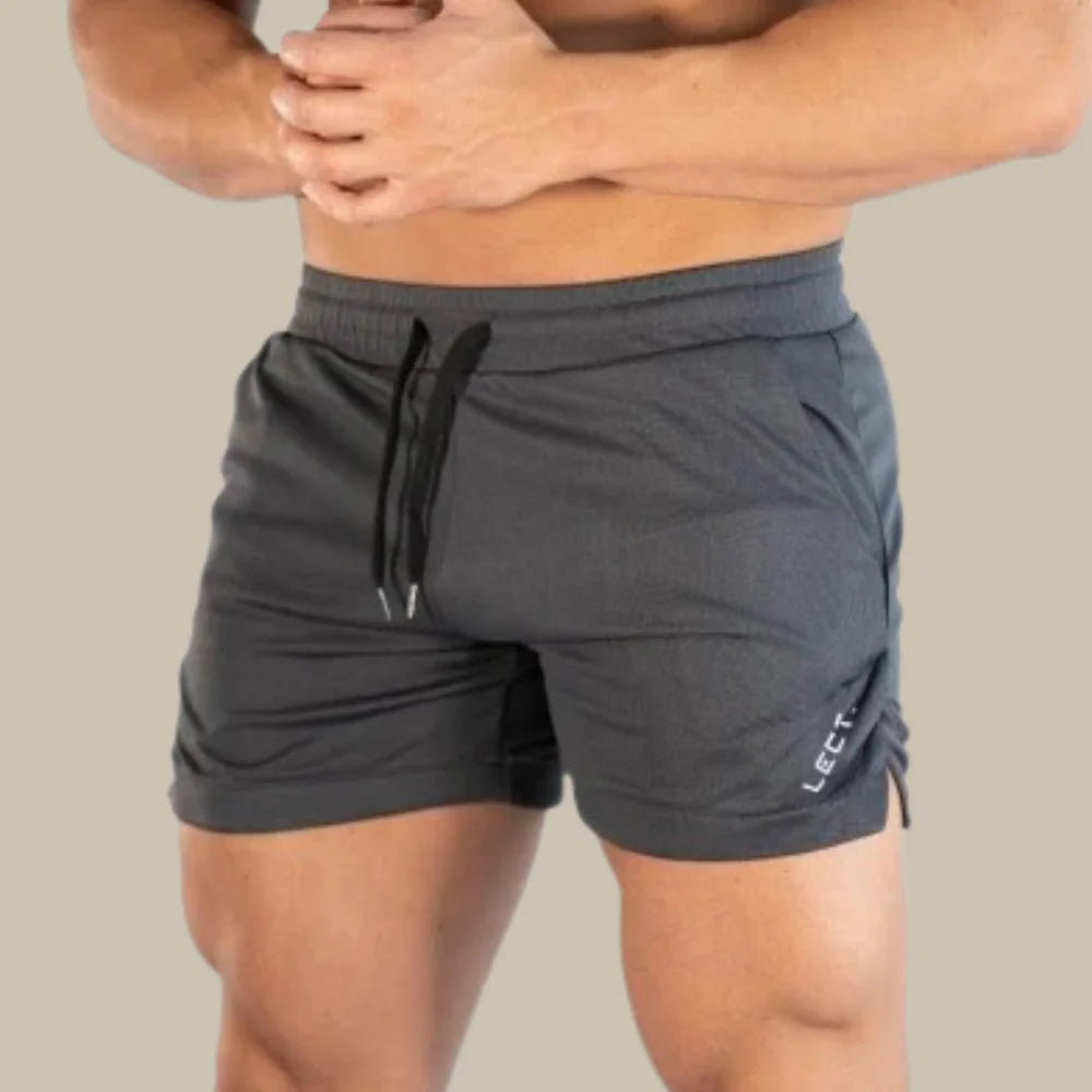 Komfortable herre svømmeshorts i et lett, hurtigtørkende stoff, perfekt for strandaktiviteter og basseng.