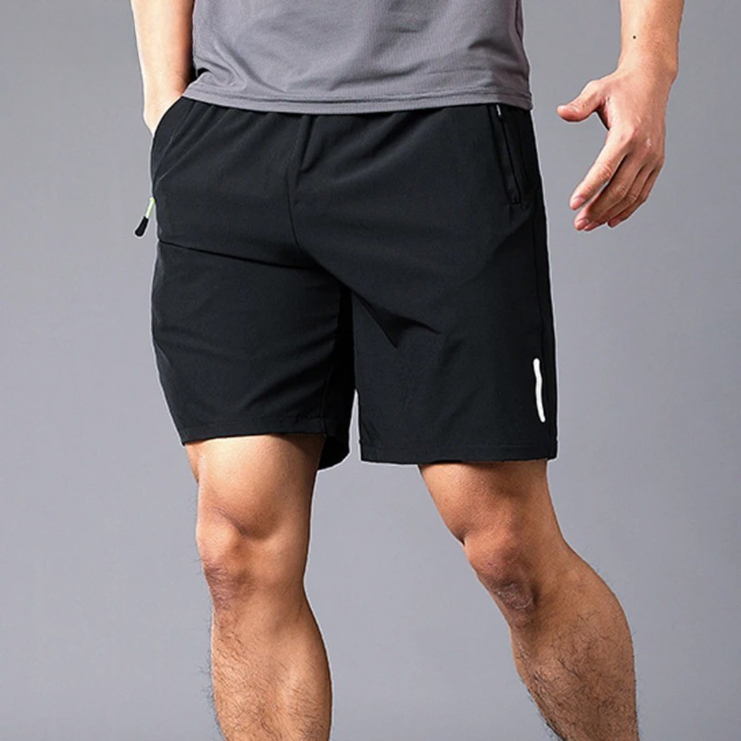 Menns treningsshorts med elastisk midje. Hurtigtørkende og pustende for sikker passform.