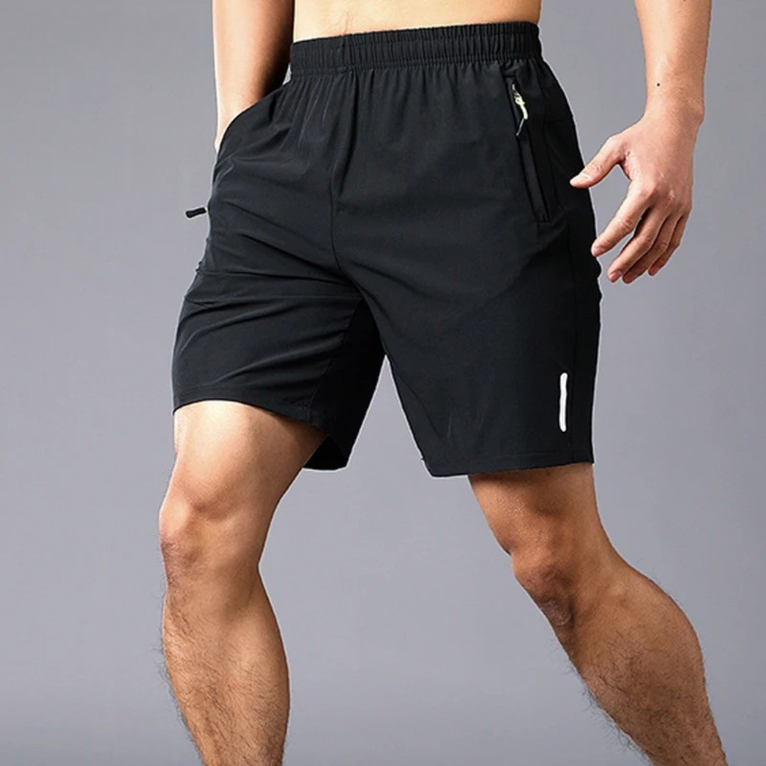 Sort menns hurtigtørkende treningsshorts. Slitesterke sportsklær for løping og fitness.