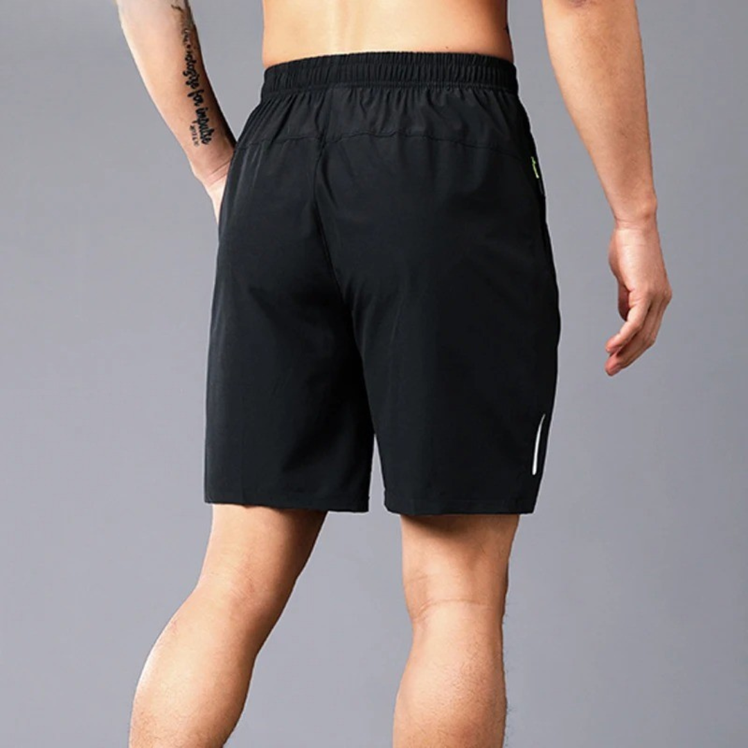 Lett og pustende menns sommershorts. Perfekt for trening og utendørsaktiviteter.