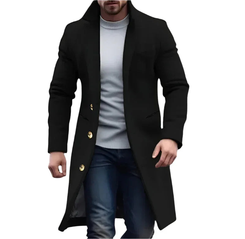 Elegant menns lang trenchcoat. Klassisk yttertøy for vinteren, gir sofistikert stil for enhver mann.