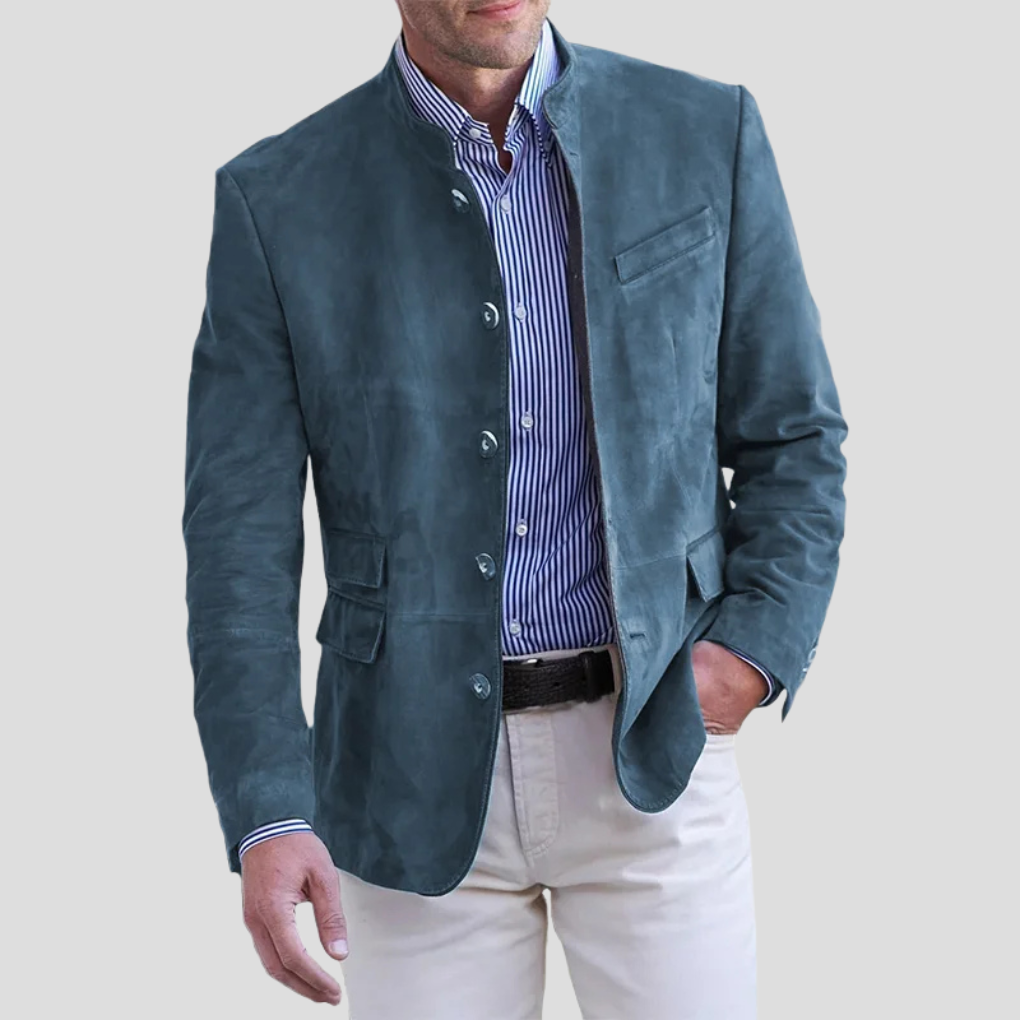 Elegant herreblazer i ullblanding med tidløst snitt. Ideell for smart casual og forretningsantrekk.