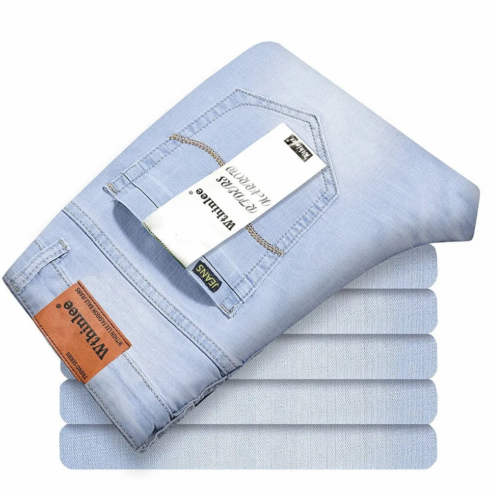 Klassiske blå denimjeans for menn, ideelle for hverdagsbruk med god komfort.
