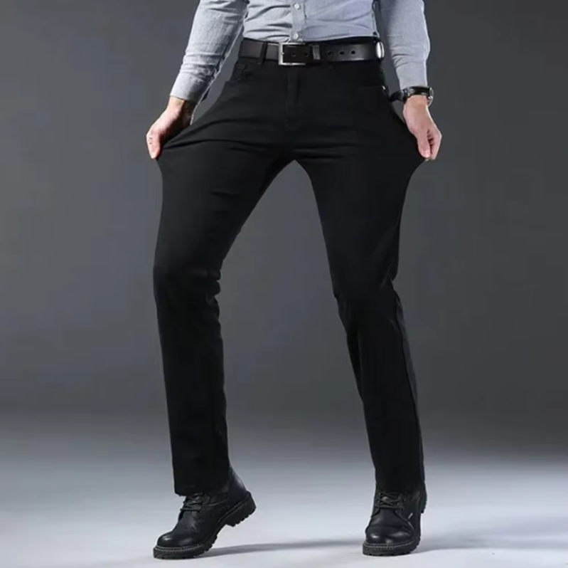 Essensielle menns klassiske denimjeans, et allsidig basisplagg med rett passform.