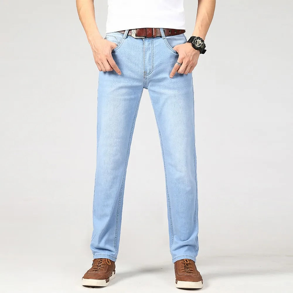 Menns rett-passform fritidsbukser i slitesterk denim, stilige og komfortable for alle anledninger.