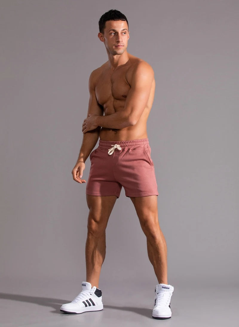 Trendy herreshorts i klassisk design, gir stil og komfort for sommerens eventyr.
