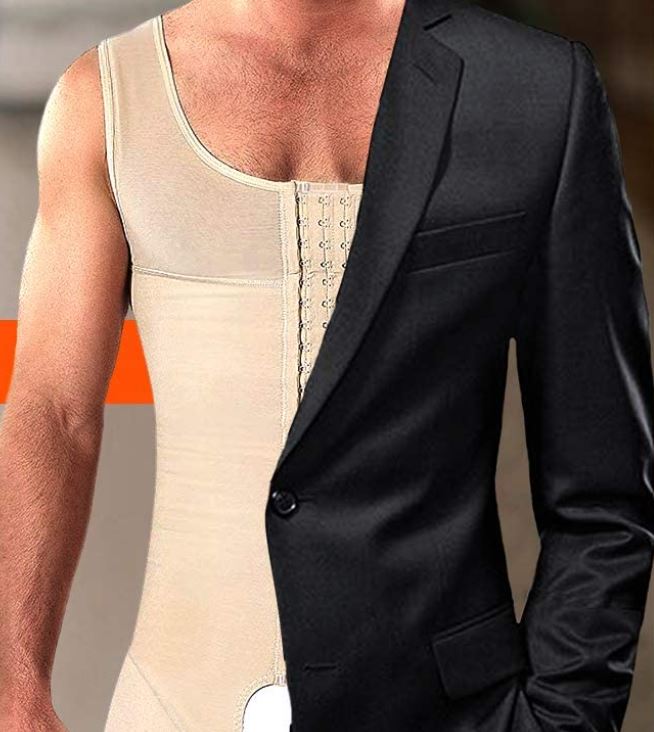 Mann viser en forbedret kroppsholdning med Herreshapewear kompresjons t-skjorte i svart.