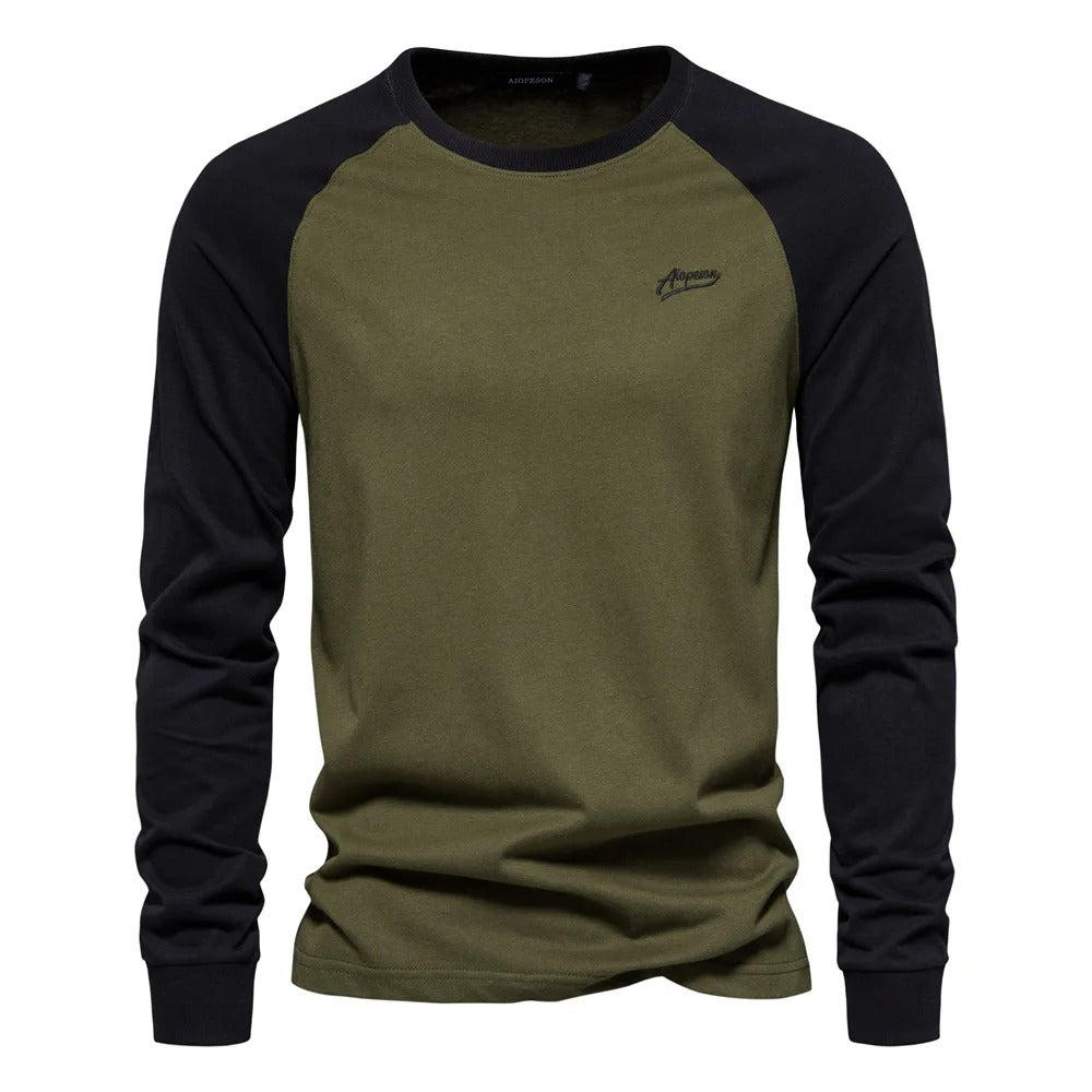Menns langermet patchwork t-skjorte i uformell stil, komfortabel og trendy.