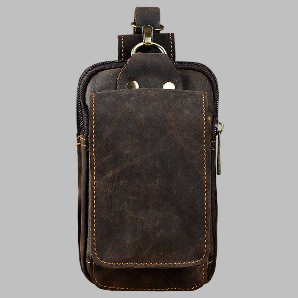Stilig menns lær hoftesekk i brun. Allsidig midjeveske/crossbody-veske, perfekt for hverdag og reise.
